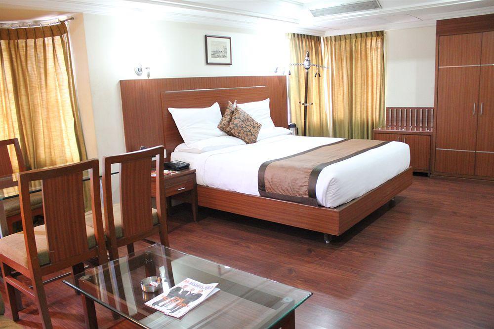 Hotel Daspalla Visákhapatnam Kültér fotó